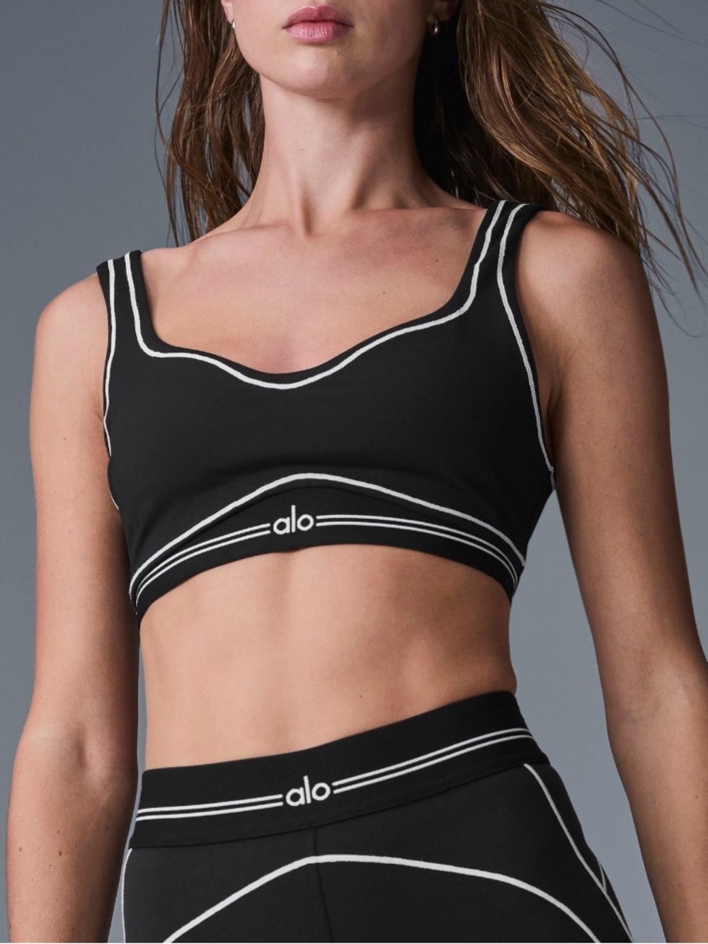 Alo Women's Black heart throb bra